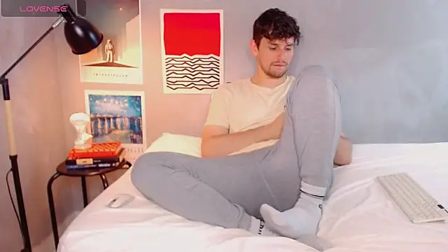 Snapshot of Elio555 chatting on October 27, 8:24 pm Elio555 online show from October 27, 8:24 pm