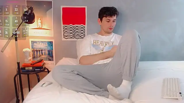 Snapshot of Elio555 chatting on November 6, 7:48 pm Elio555 online show from November 6, 7:48 pm