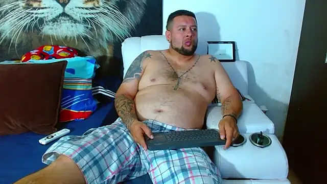 Snapshot of Michaell_Myerss_ chatting on November 5, 12:27 pm Michaell Myerss online show from November 5, 12:27 pm