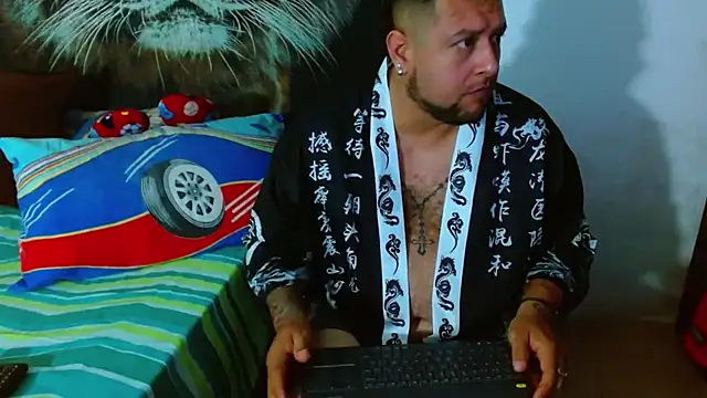 Snapshot of Michaell_Myerss_ chatting on November 28, 1:14 pm Michaell Myerss online show from November 28, 1:14 pm