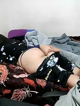 Snapshot of Angiee2001 chatting on January 11, 9:47 am Angiee2001 online show from January 11, 9:47 am