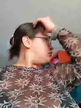 Snapshot of Angiee2001 chatting on March 21, 11:45 pm Angiee2001 online show from March 21, 11:45 pm