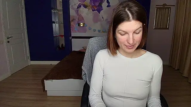 EmilyWalkeri online show from December 3, 8:50 pm