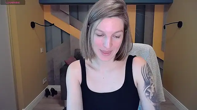 EmilyWalkeri online show from December 18, 10:51 am