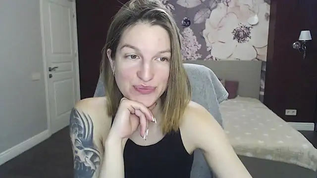 EmilyWalkeri online show from February 5, 7:50 am