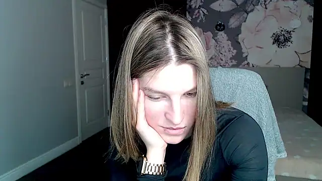EmilyWalkeri online show from February 12, 7:44 am