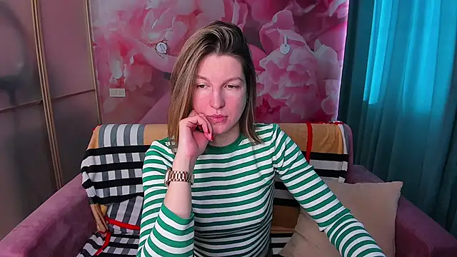 EmilyWalkeri online show from February 25, 7:52 am