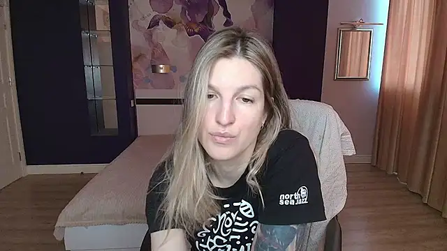EmilyWalkeri online show from May 14, 6:31 am