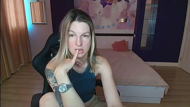 EmilyWalkeri online show from July 22, 7:22 am
