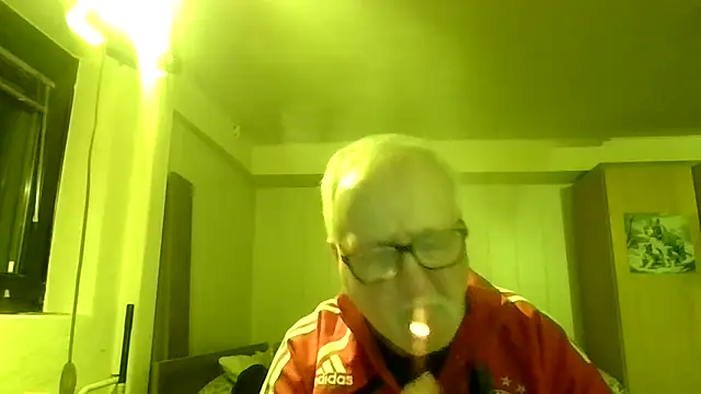 Snapshot of Sammy1660 chatting on April 4, 9:23 pm Sammy1660 online show from April 4, 9:23 pm
