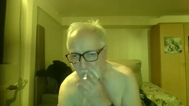 Snapshot of Sammy1660 chatting on April 24, 10:23 pm Sammy1660 online show from April 24, 10:23 pm