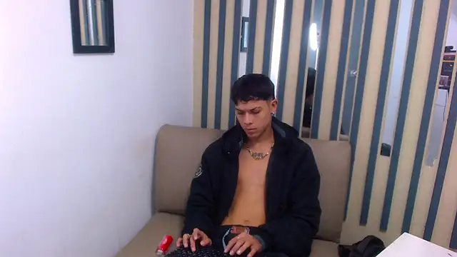 Snapshot of Levis_Montes chatting on December 27, 3:04 pm Levis Montes online show from December 27, 3:04 pm