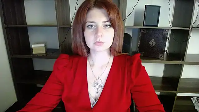 Snapshot of Lizzy_Love chatting on December 12, 5:20 am Lizzy Love online show from December 12, 5:20 am