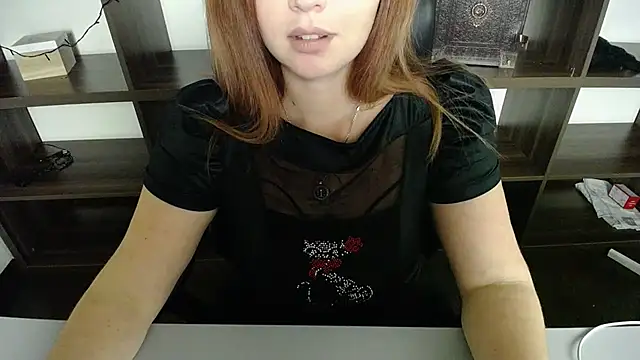 Snapshot of Lizzy_Love chatting on January 15, 1:23 am Lizzy Love online show from January 15, 1:23 am