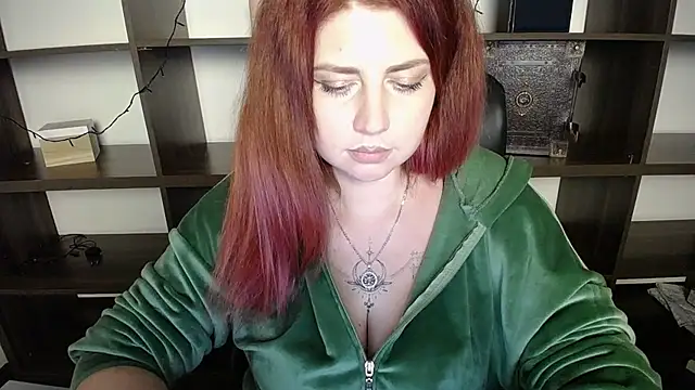 Snapshot of Lizzy_Love chatting on January 21, 4:27 pm Lizzy Love online show from January 21, 4:27 pm