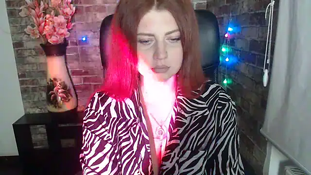 Snapshot of Lizzy_Love chatting on February 13, 7:52 pm Lizzy Love online show from February 13, 7:52 pm