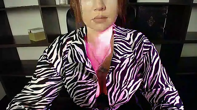 Snapshot of Lizzy_Love chatting on February 18, 7:52 pm Lizzy Love online show from February 18, 7:52 pm