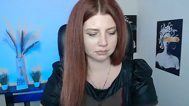 Snapshot of Lizzy_Love chatting on February 24, 1:31 pm Lizzy Love online show from February 24, 1:31 pm
