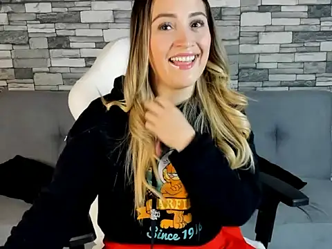 Snapshot of cindy_love2 chatting on September 24, 10:57 pm cindy love2 online show from September 24, 10:57 pm