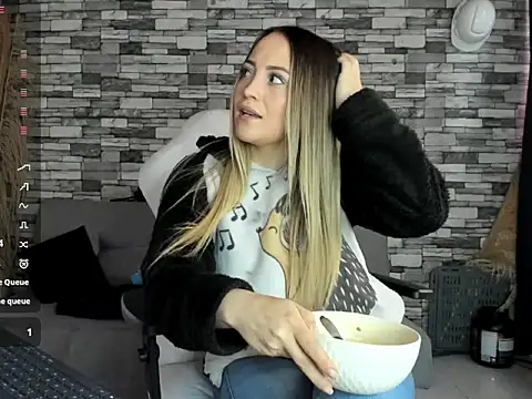 Snapshot of cindy_love2 chatting on October 3, 3:09 pm cindy love2 online show from October 3, 3:09 pm