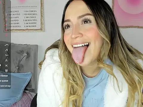 Snapshot of cindy_love2 chatting on November 16, 12:33 pm cindy love2 online show from November 16, 12:33 pm