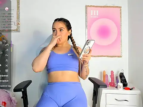 Snapshot of cindy_love2 chatting on December 16, 3:55 am cindy love2 online show from December 16, 3:55 am