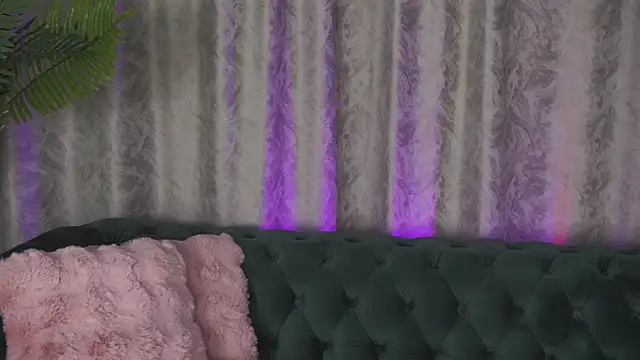 Snapshot of FoxieJullia chatting on February 2, 7:41 am FoxieJullia online show from February 2, 7:41 am
