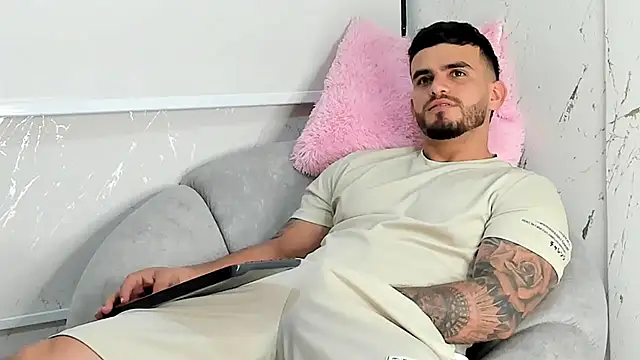 Ricardogo19 online show from January 16, 2:43 pm