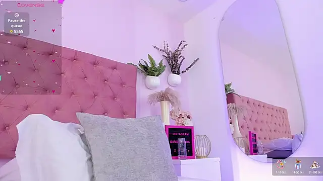Snapshot of emily_bank chatting on March 11, 1:59 am emily bank online show from March 11, 1:59 am
