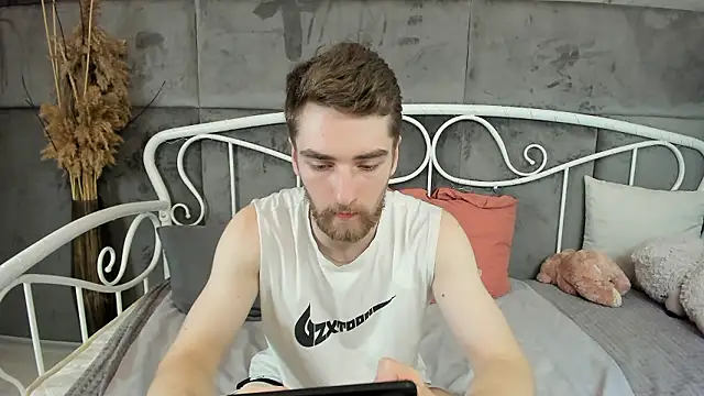 Snapshot of DexterDexx chatting on December 1, 11:25 pm DexterDexx online show from December 1, 11:25 pm