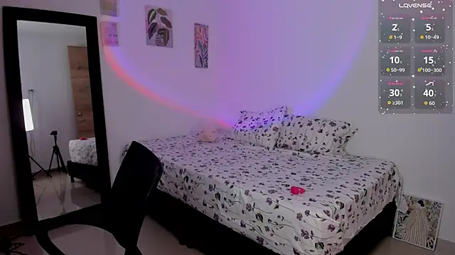 Snapshot of Agatha_Vixen chatting on November 30, 12:53 pm Agatha Vixen online show from November 30, 12:53 pm