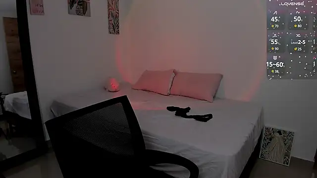 Snapshot of Agatha_Vixen chatting on December 2, 1:28 pm Agatha Vixen online show from December 2, 1:28 pm