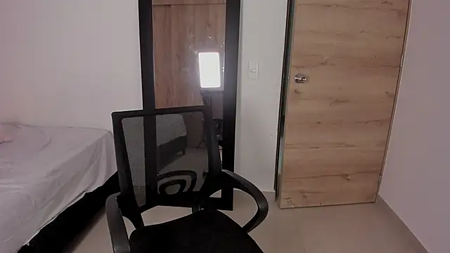 Snapshot of Agatha_Vixen chatting on December 16, 11:10 pm Agatha Vixen online show from December 16, 11:10 pm