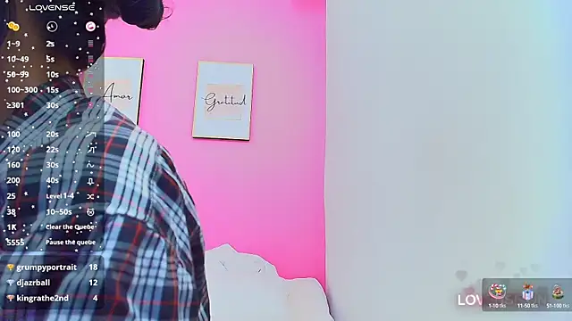 yourcuteneighbourr online show from December 14, 3:07 am