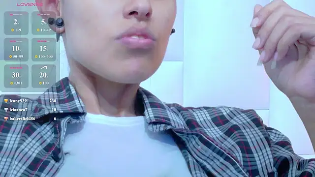 Snapshot of yourcuteneighbourr chatting on March 24, 3:22 am yourcuteneighbourr online show from March 24, 3:22 am