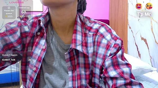 Snapshot of yourcuteneighbourr chatting on April 3, 3:04 am yourcuteneighbourr online show from April 3, 3:04 am