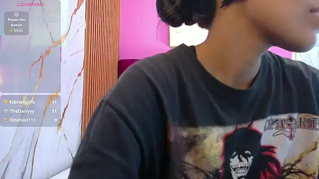 Snapshot of yourcuteneighbourr chatting on May 1, 2:49 am yourcuteneighbourr online show from May 1, 2:49 am