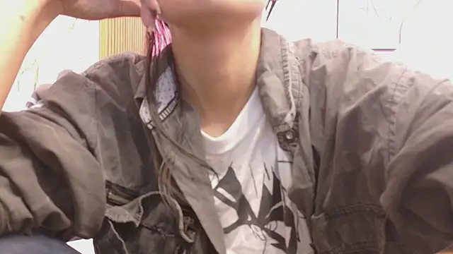 Snapshot of yourcuteneighbourr chatting on May 7, 3:01 am yourcuteneighbourr online show from May 7, 3:01 am