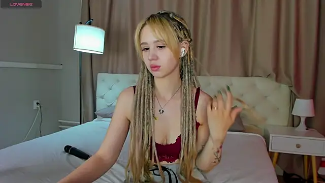 Snapshot of Valerie_Woods chatting on June 19, 12:37 am Valerie Woods online show from June 19, 12:37 am