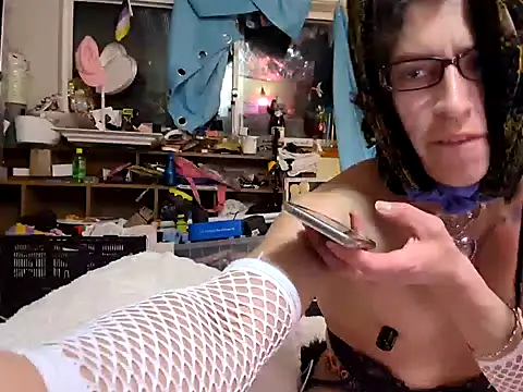 gurlnips online show from December 27, 4:04 am