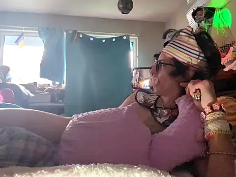 gurlnips online show from December 28, 5:14 pm