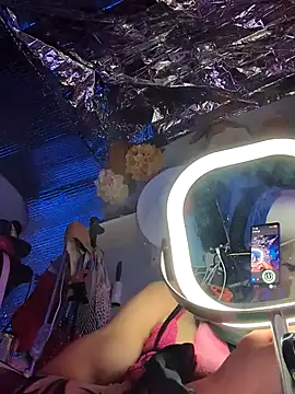 gurlnips online show from January 24, 8:34 am