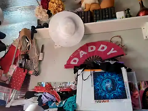 gurlnips online show from January 24, 7:07 pm