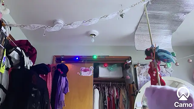 gurlnips online show from February 1, 8:05 pm