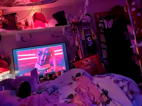 gurlnips online show from February 2, 2:06 am