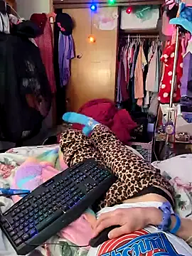 gurlnips online show from February 3, 8:13 am