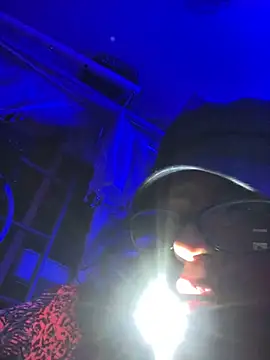 gurlnips online show from November 23, 10:15 am