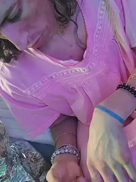 gurlnips online show from January 13, 6:02 pm