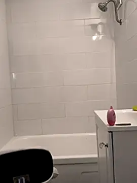 gurlnips online show from February 10, 5:06 pm