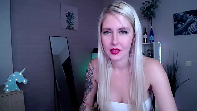 Snapshot of Mermaid_N chatting on December 6, 5:09 am Mermaid N online show from December 6, 5:09 am